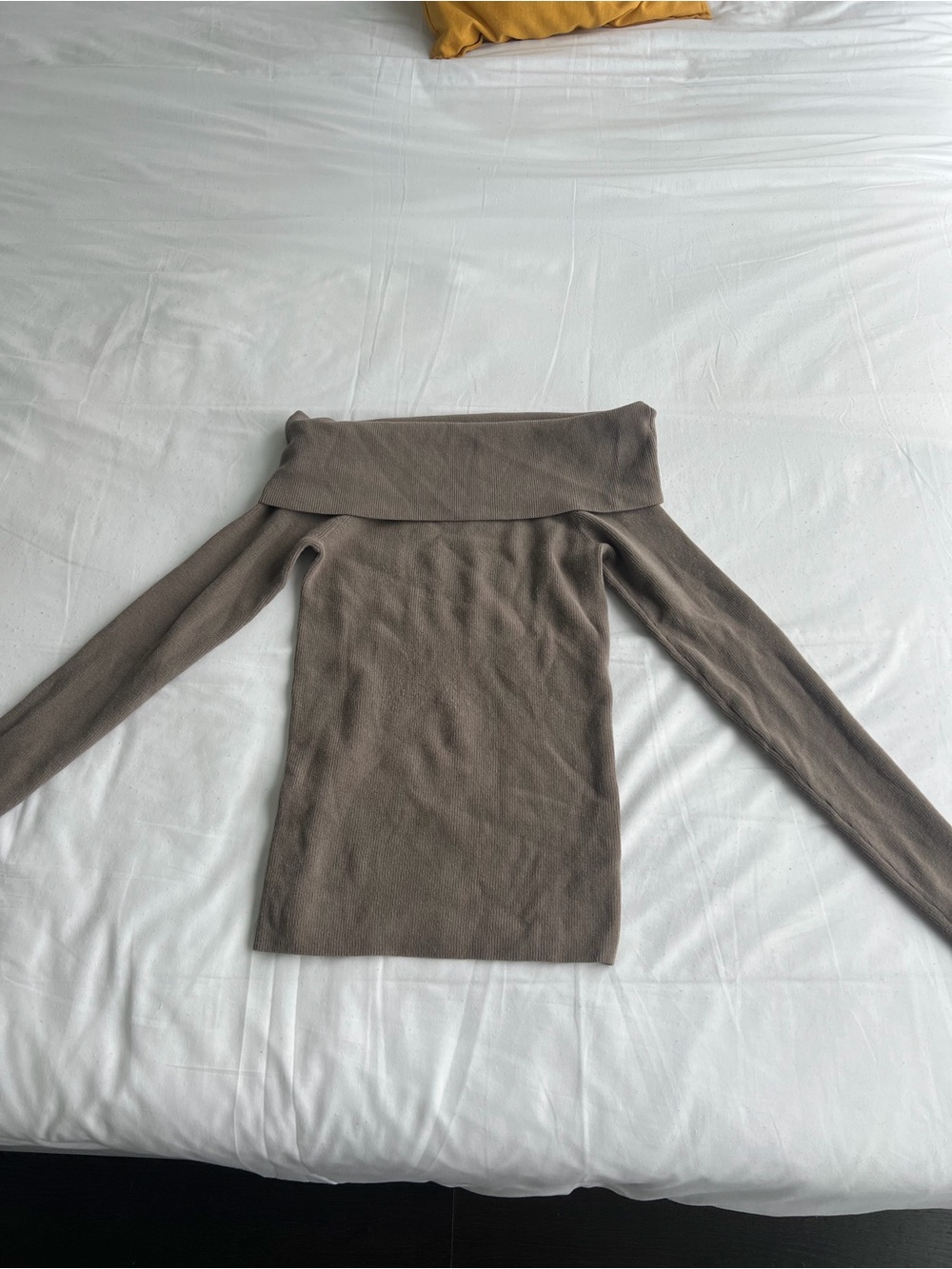 Aritiza Wilfred - Modern Taupe Ribbed Knit off the shoulder Sweater